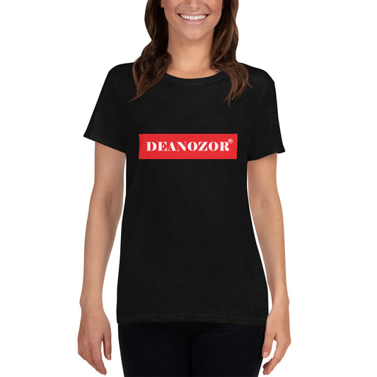 T-shirt Deanozor Femme | Nom Blanc sur Fond Rouge imprimé - Deanozor