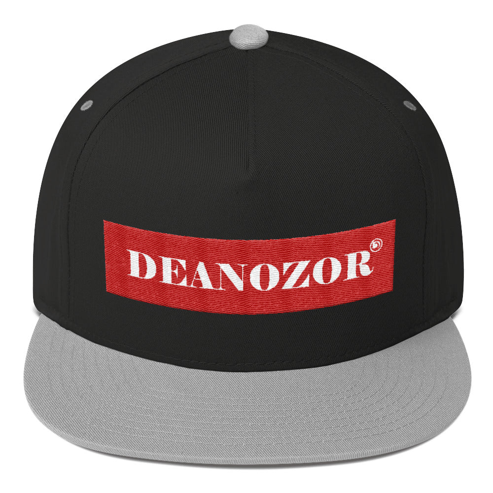Casquette Deanozor visière plate | Nom Blanc sur fond rouge brodé - Deanozor