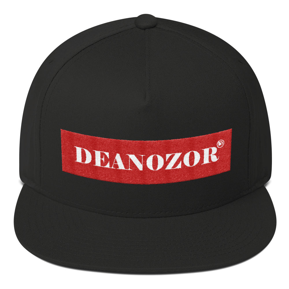 Casquette Deanozor visière plate | Nom Blanc sur fond rouge brodé - Deanozor